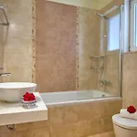 Chrismos Luxury Corfu شقة فندقية *