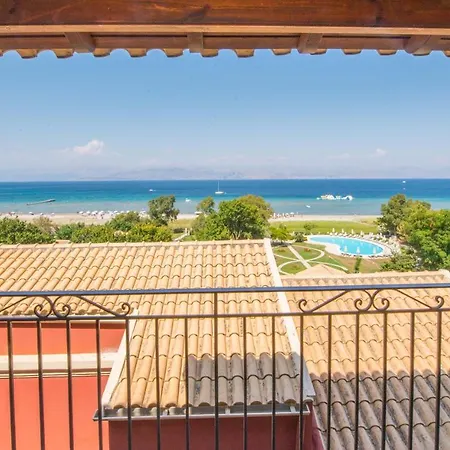 Chrismos Luxury Corfu 公寓式酒店 Apraos