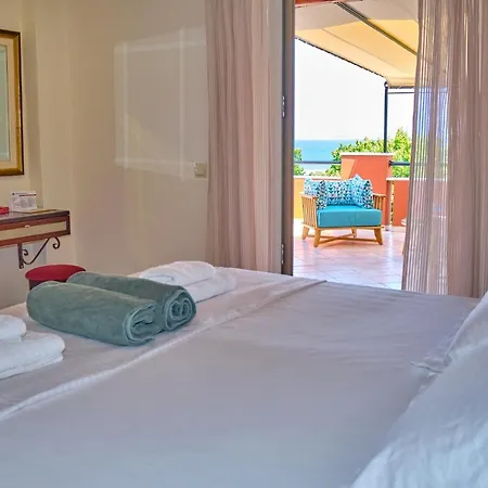 Chrismos Luxury Corfu Апраос