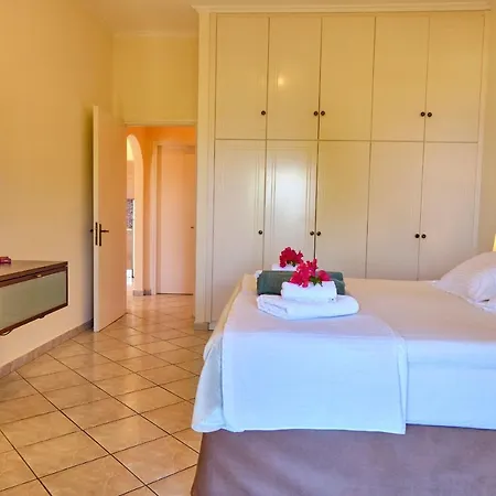 Chrismos Luxury Corfu Апраос